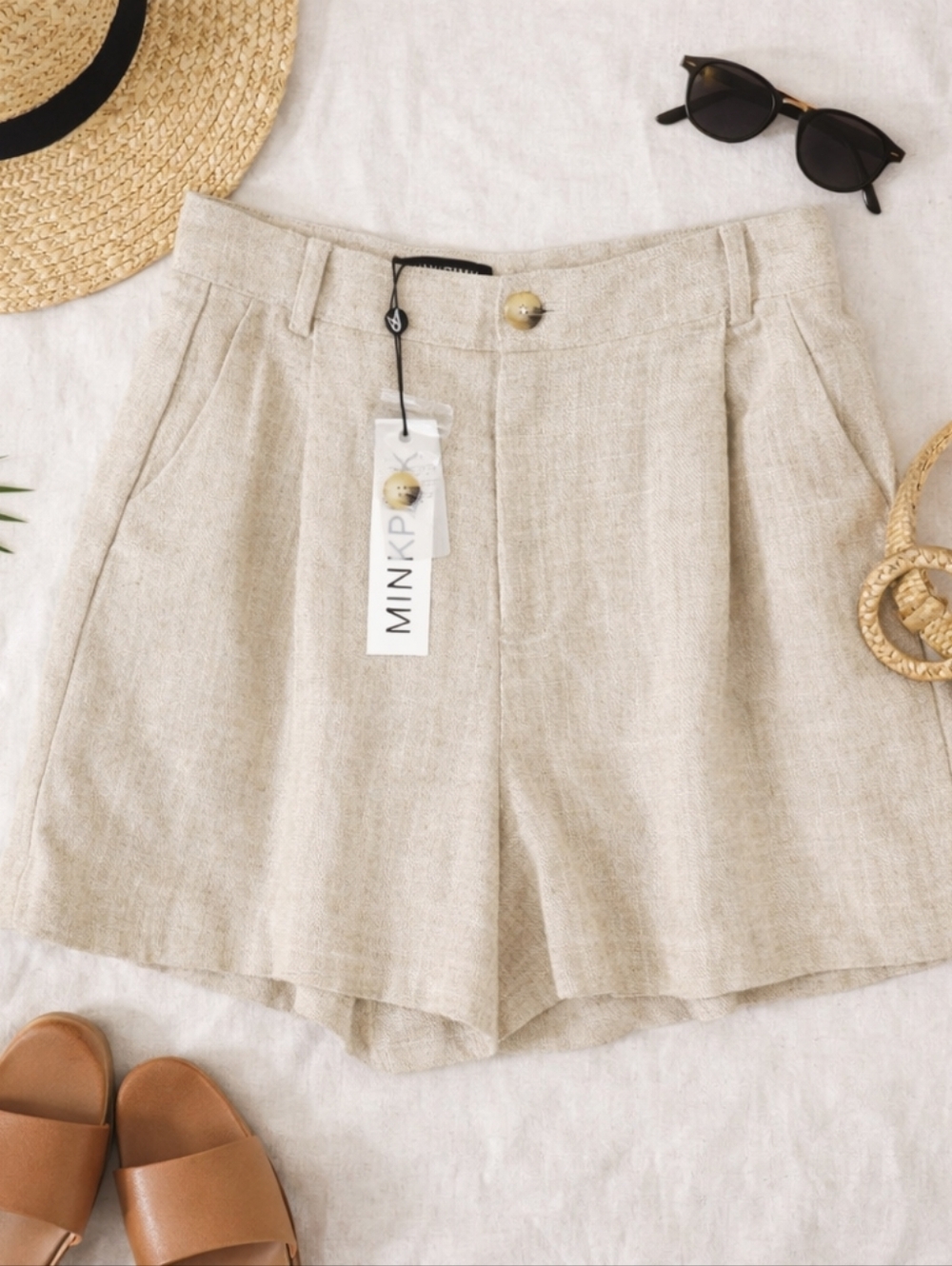Mink Pink NWTHigh-Waist Pleated Linen-Blend natural Beige Shorts. Ladies Med